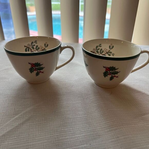 Plummer LTD New York Christmas Tea cup Coffee Cups set of 2 - Picture 1 of 10